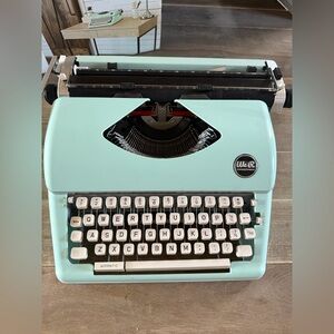 We R Memory Keepers | Typecast Typewriter | Mint | IN BOX